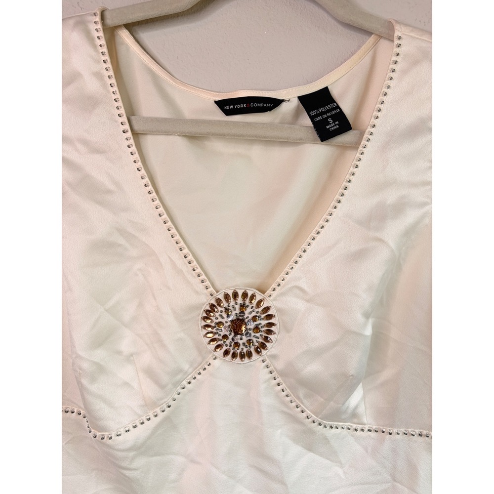 Vintage Y2K Silky Cream Embellished V Neck New York & Co Tank Top Size Small - Picture 5 of 10